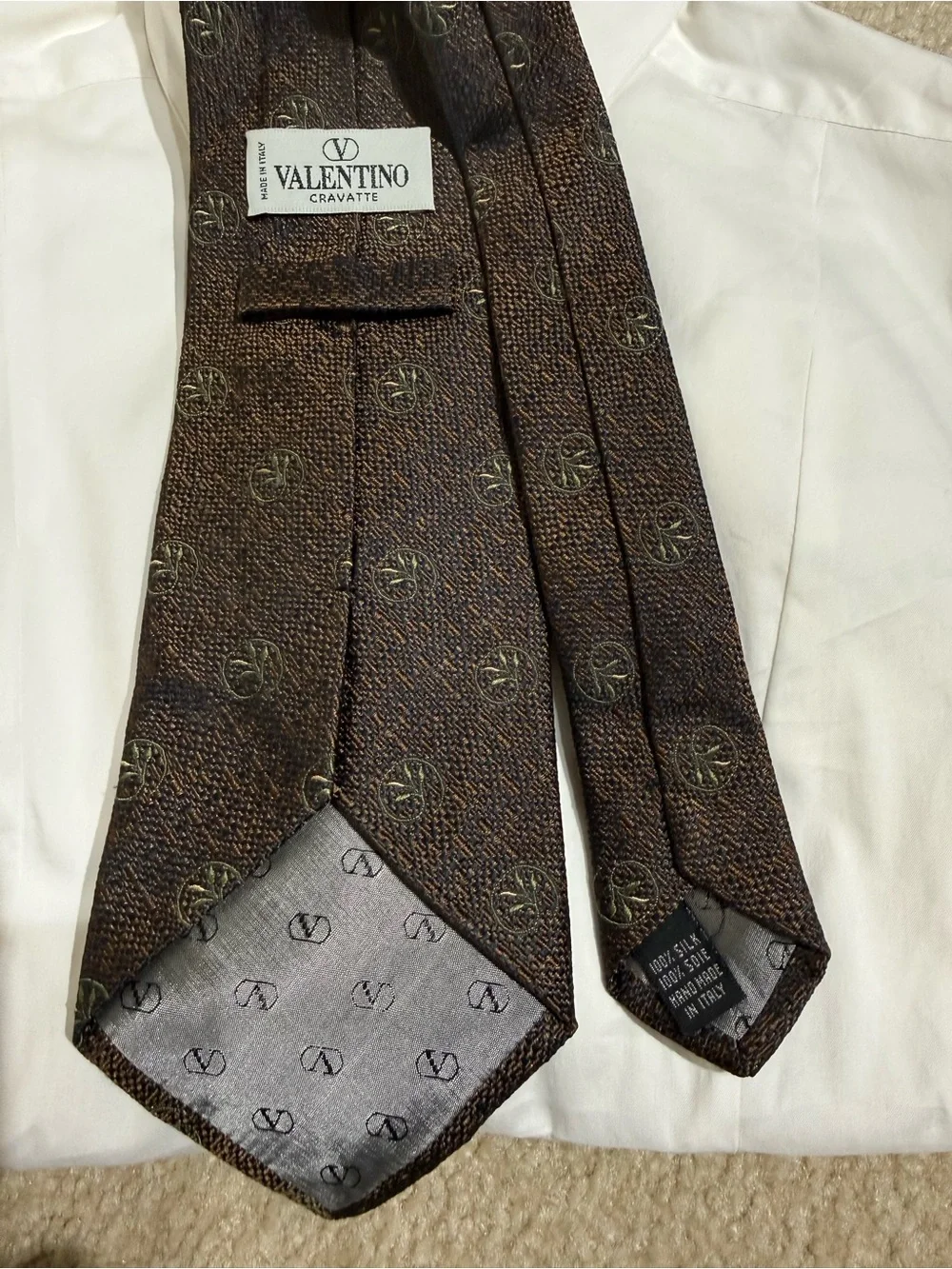 Vintage Valentino Cravatte 100%  Silk Necktie Medallion Print Olive Brown. Italy